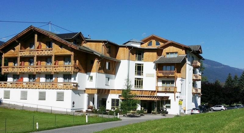 Hotel Laurenzhof Lendorf Exterior foto